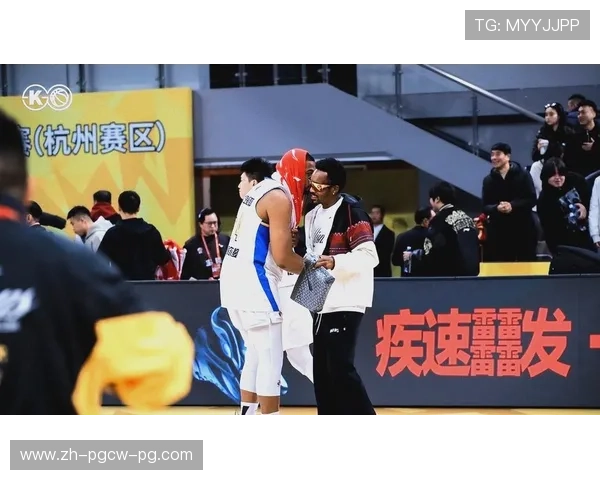 CBA足球迷哭了视频:当篮球与足球激情碰撞时的感人瞬间 CBA足球迷哭了视频:当篮球与足球激情碰撞时的感人瞬间